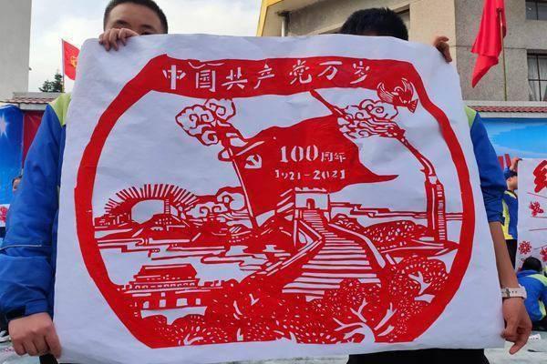大型警车找轮胎